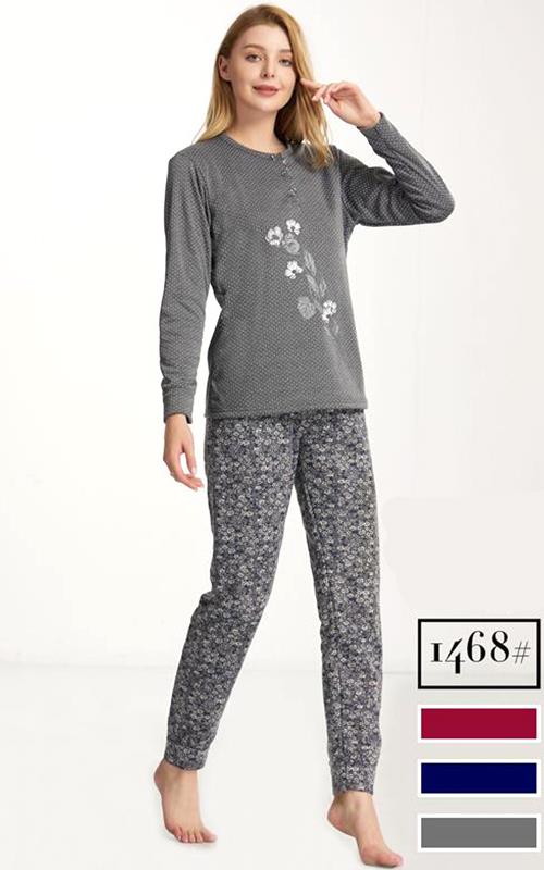 1468 Pijama afelpado para señora, con estampado clásico.
