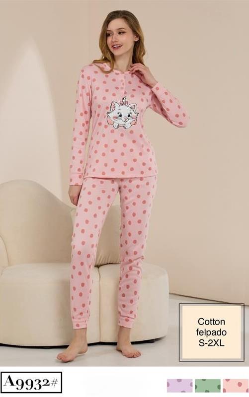 A9932 Pijama estampado a lunares con dibujo.