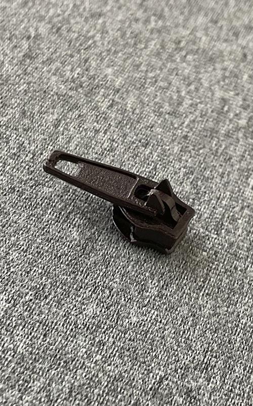 Cursor marrón oscuro malla 3 con pincho