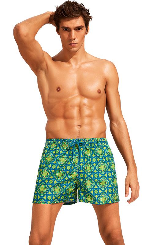 S18342 Bermuda estampada para hombre.